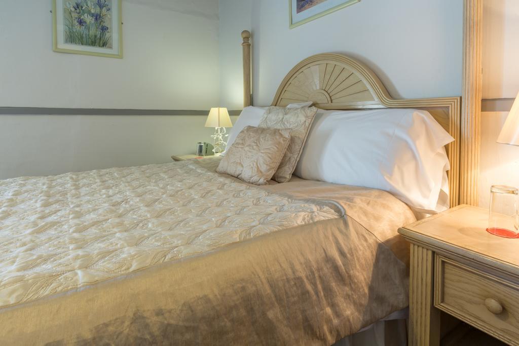 The Cross Keys Inn テバイ 部屋 写真